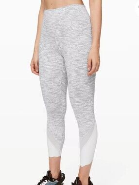 Wunder Under Scalloped Hem High-Rise Crop Full-On Luon 6 White Grey